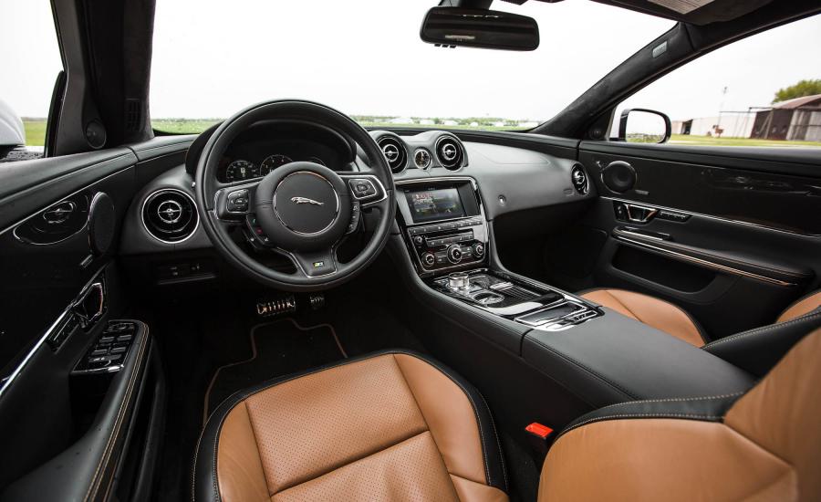 Интерьер Jaguar XJR 2016 года  (US) (фото 11 из 13)